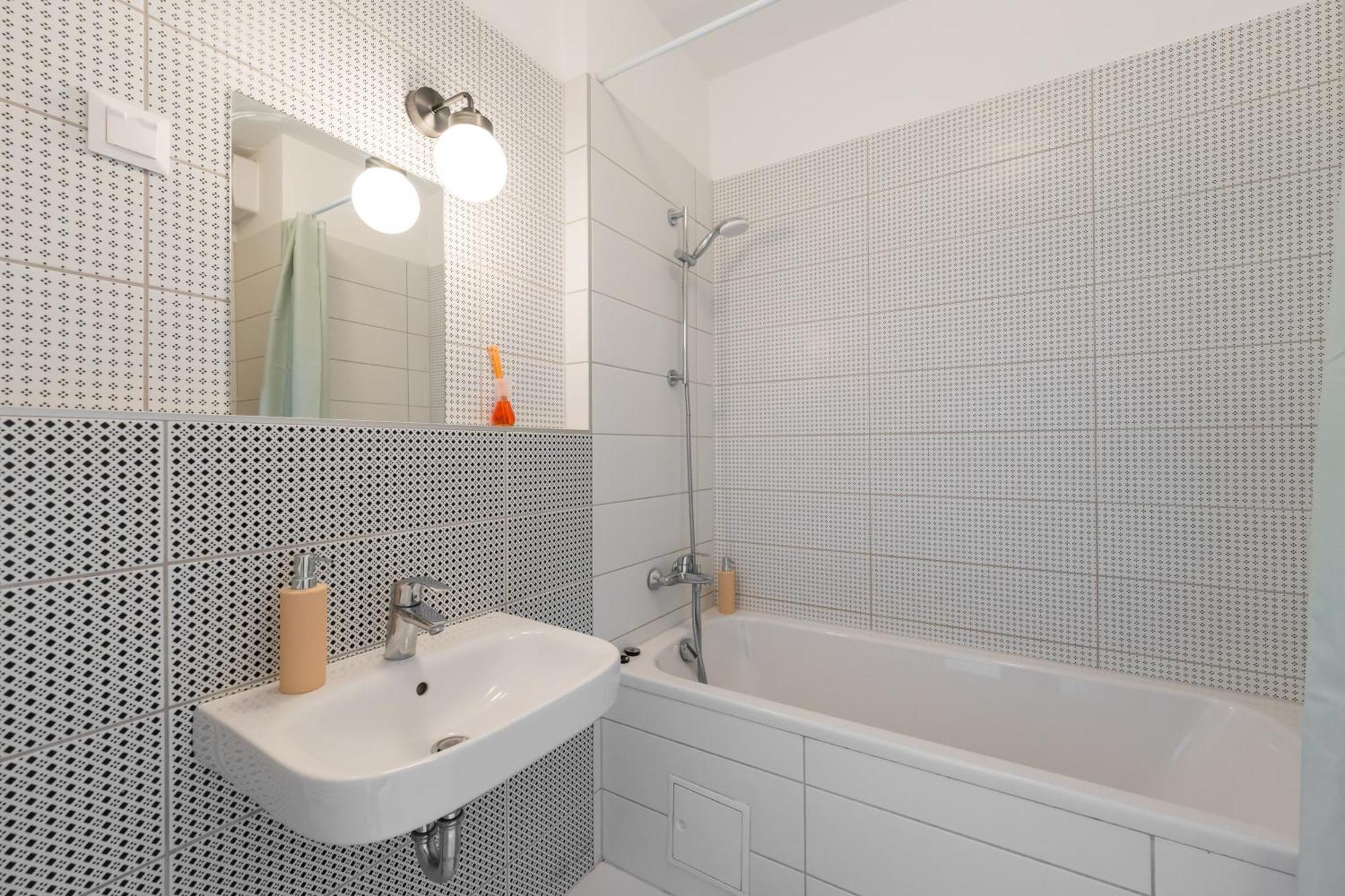 Brand New Modern Apartment-2 Rooms-Balcony-Garage Budapest Ngoại thất bức ảnh